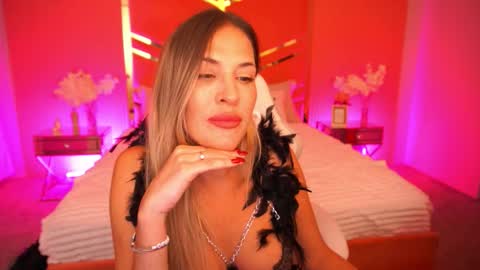 Snapshot of ladyylaura chatting on October 24, 1:40 pm Laura online show from October 24, 1:40 pm