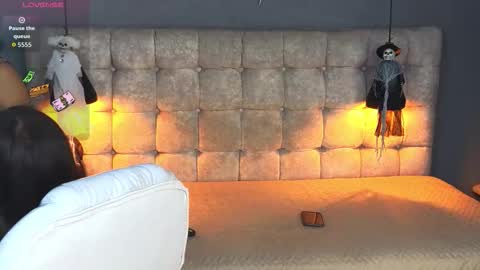 Snapshot of laia_and_aloby chatting on October 21, 10:36 pm online show from October 21, 10:36 pm
