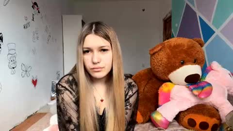 Sophie online show from April 6, 7:09 am