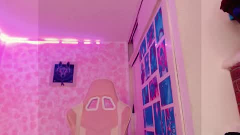 lala Moon online show from January 7, 2:09 pm