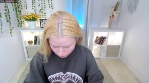 Laly online show from March 21, 8:19 am