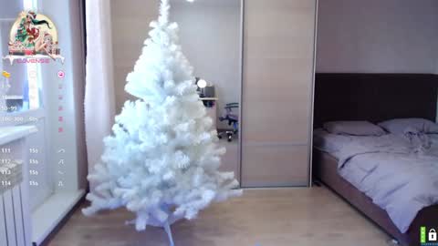 Snapshot of lana__nova chatting on December 23, 6:11 am Lana online show from December 23, 6:11 am