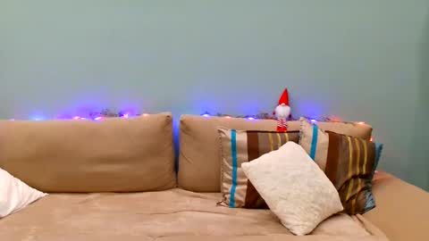 Snapshot of lanaangeldream chatting on December 16, 5:27 am Lana online show from December 16, 5:27 am