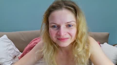 Snapshot of lanaangeldream chatting on October 12, 12:29 pm Lana online show from October 12, 12:29 pm