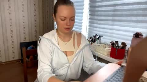 Hello My name is Lola online show from April 1, 11:44 am