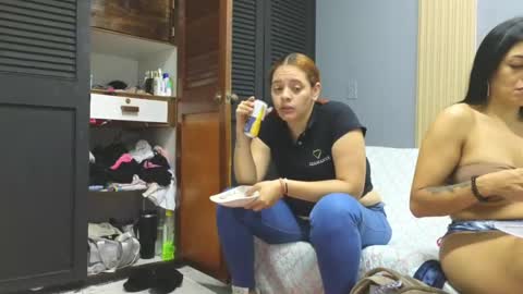 la paisita  online show from February 24, 1:55 am