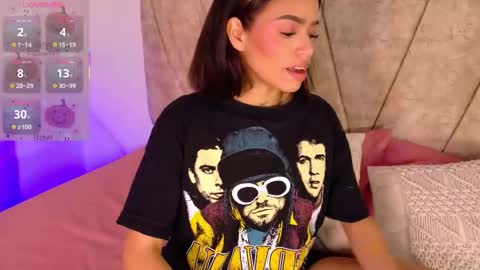 Snapshot of lara_gil_ chatting on October 8, 1:04 pm Lara Gill online show from October 8, 1:04 pm