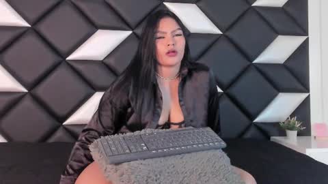 larahouston online show from July 12, 12:39 pm