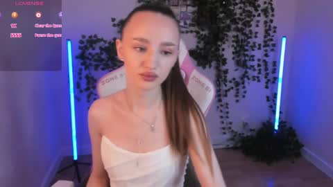 MY NAME IS LILY online show from March 4, 1:01 am