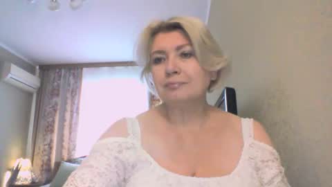 laramrs online show from November 4, 8:08 am