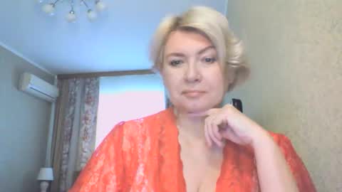 laramrs online show from November 8, 8:08 am