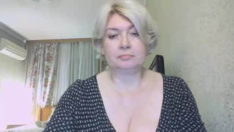 laramrs online show from October 30, 5:25 pm