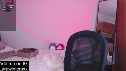 larawinters online show from September 25, 6:39 pm