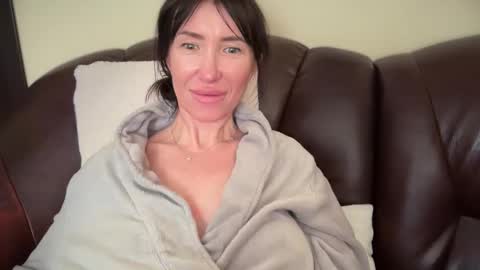 Goddess Tati Bangs Fetish online show from May 18, 4:29 am