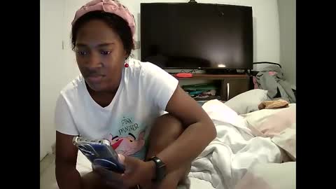 Snapshot of latina033 chatting on October 8, 12:37 am latina033 online show from October 8, 12:37 am