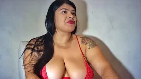 latincurvy1992 online show from November 2, 4:49 am