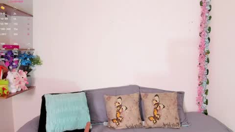 laura1__ online show from April 15, 11:05 pm