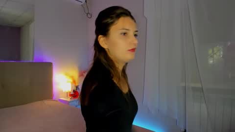 Laura online show from October 15, 5:54 am