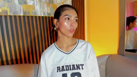 Laura online show from March 25, 12:52 pm