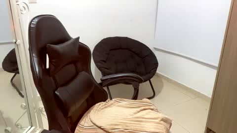 laura online show from November 17, 2:01 am