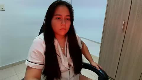 laura online show from December 18, 2:05 am