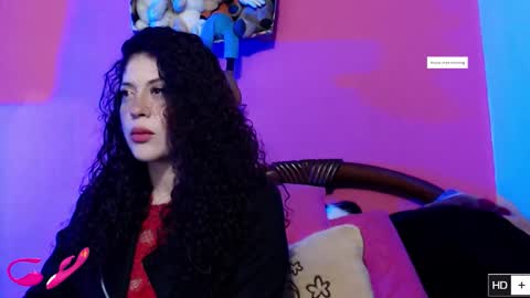 Snapshot of laura_fountain_ chatting on October 16, 11:40 pm weedcam Curly Laura OF online show from October 16, 11:40 pm