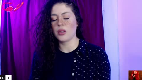 Snapshot of laura_fountain_ chatting on February 19, 11:06 am weedcam Curly Laura OF online show from February 19, 11:06 am