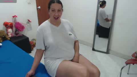 laura_foxx2379 online show from October 1, 2:16 am