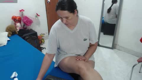 laura_foxx2379 online show from October 3, 2:27 am