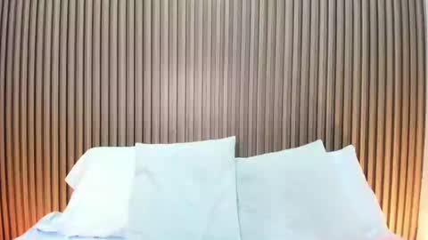 L A U R A online show from October 14, 12:19 pm