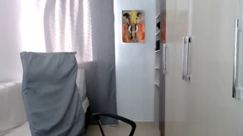 Snapshot of laura_pervert_ chatting on January 22, 9:22 pm Laura online show from January 22, 9:22 pm