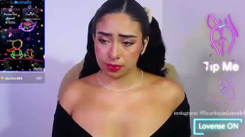 laura_pink01 online show from March 6, 3:29 pm