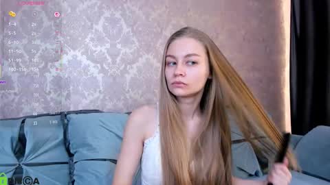Snapshot of laura_pudd chatting on October 22, 8:52 am Laura online show from October 22, 8:52 am