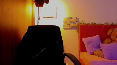 Laura Rose online show from April 1, 1:50 am