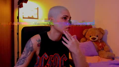 Laura Rose online show from April 2, 8:28 pm