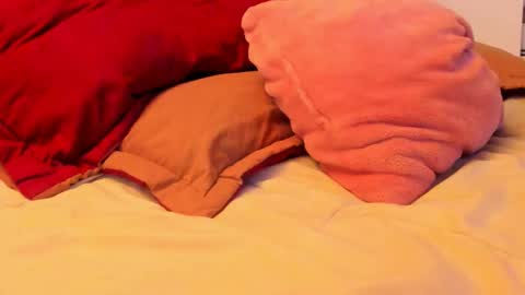 LAURA SOE online show from November 28, 1:52 am