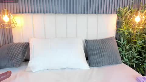 LauraCarther  online show from March 31, 8:42 pm