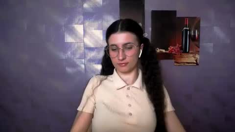 Laura online show from March 28, 1:32 pm