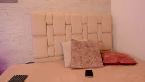  laura kane online show from April 10, 11:49 am