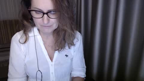 Lauraoven1 online show from December 4, 6:19 pm