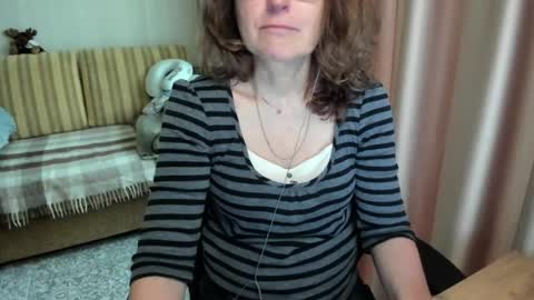 Lauraoven1 online show from May 29, 12:58 pm