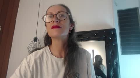 Laura Sofia online show from February 12, 11:50 pm