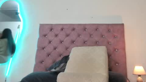 laurenlaine online show from February 22, 11:27 pm