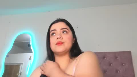 laurenlaine online show from February 8, 11:47 am