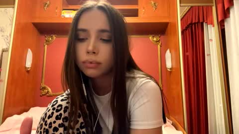 Laura online show from January 12, 2:22 pm