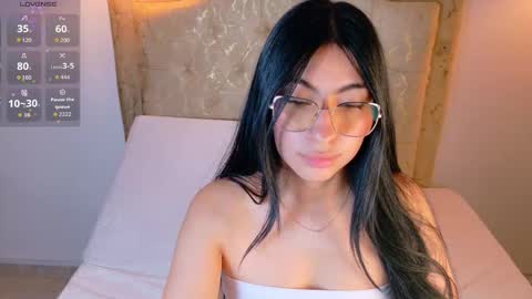 laurenn_smitth online show from March 9, 2:20 pm