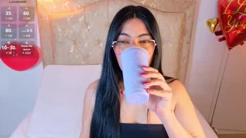 laurenn_smitth online show from February 17, 1:32 pm