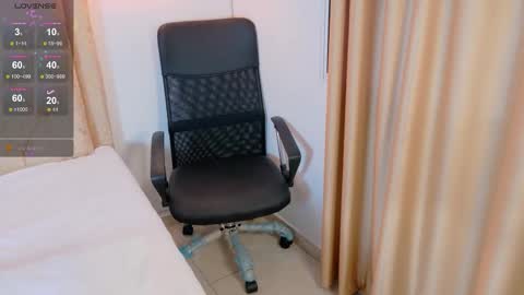 laurenn_smitth online show from October 21, 3:05 pm