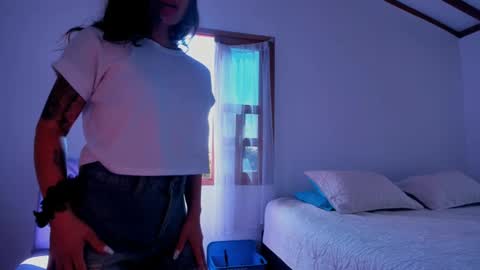 Lucie  online show from February 12, 3:06 pm