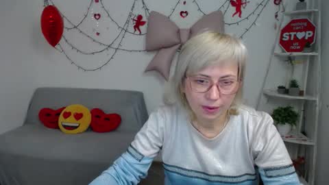 Lauren online show from February 10, 7:33 am